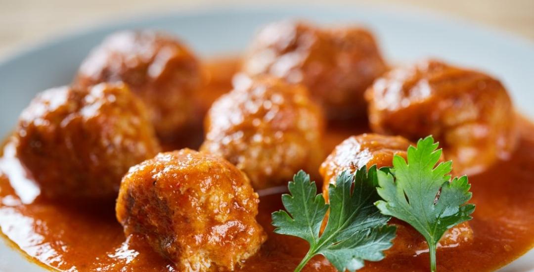 Boulettes sauce tomates, purée, compote.